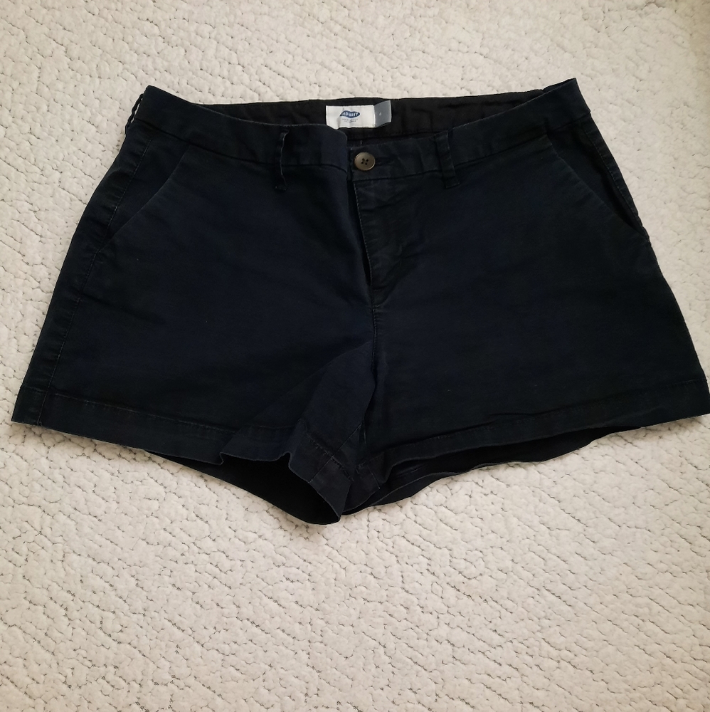 Black Old Navy shorts